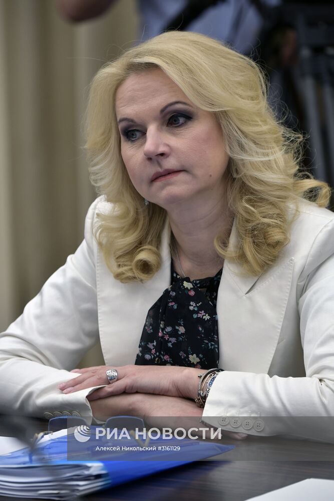 Президент РФ В. Путин провел совещание с членами Правительства РФ