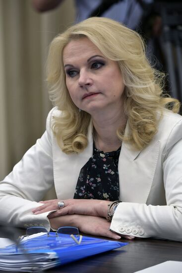 Президент РФ В. Путин провел совещание с членами Правительства РФ