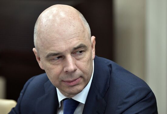 Президент РФ В. Путин провел совещание с членами Правительства РФ