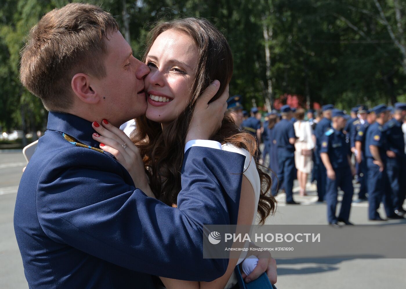 Выпуск офицеров в военном летном училище штурманов в Челябинске
