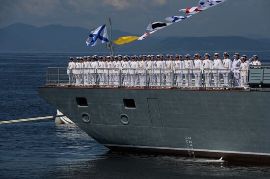 Генеральная репетиция военно-морского парада ко дню ВМФ во Владивостоке