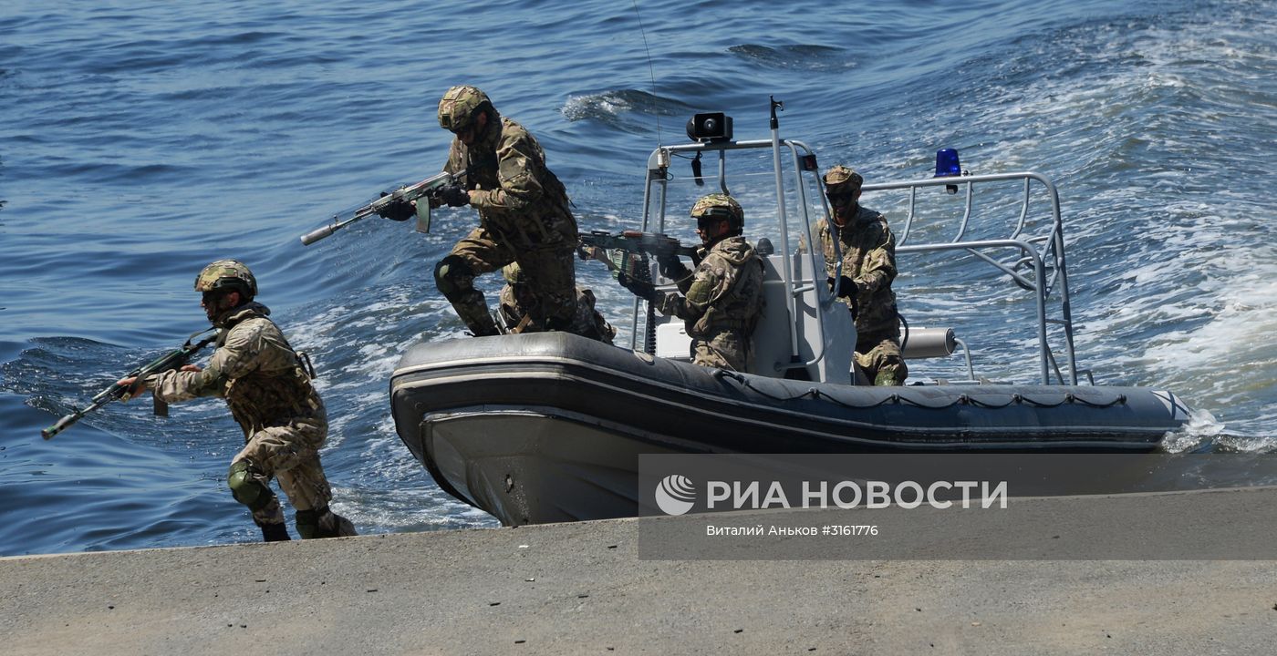 Генеральная репетиция военно-морского парада ко дню ВМФ во Владивостоке