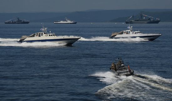 Генеральная репетиция военно-морского парада ко дню ВМФ во Владивостоке