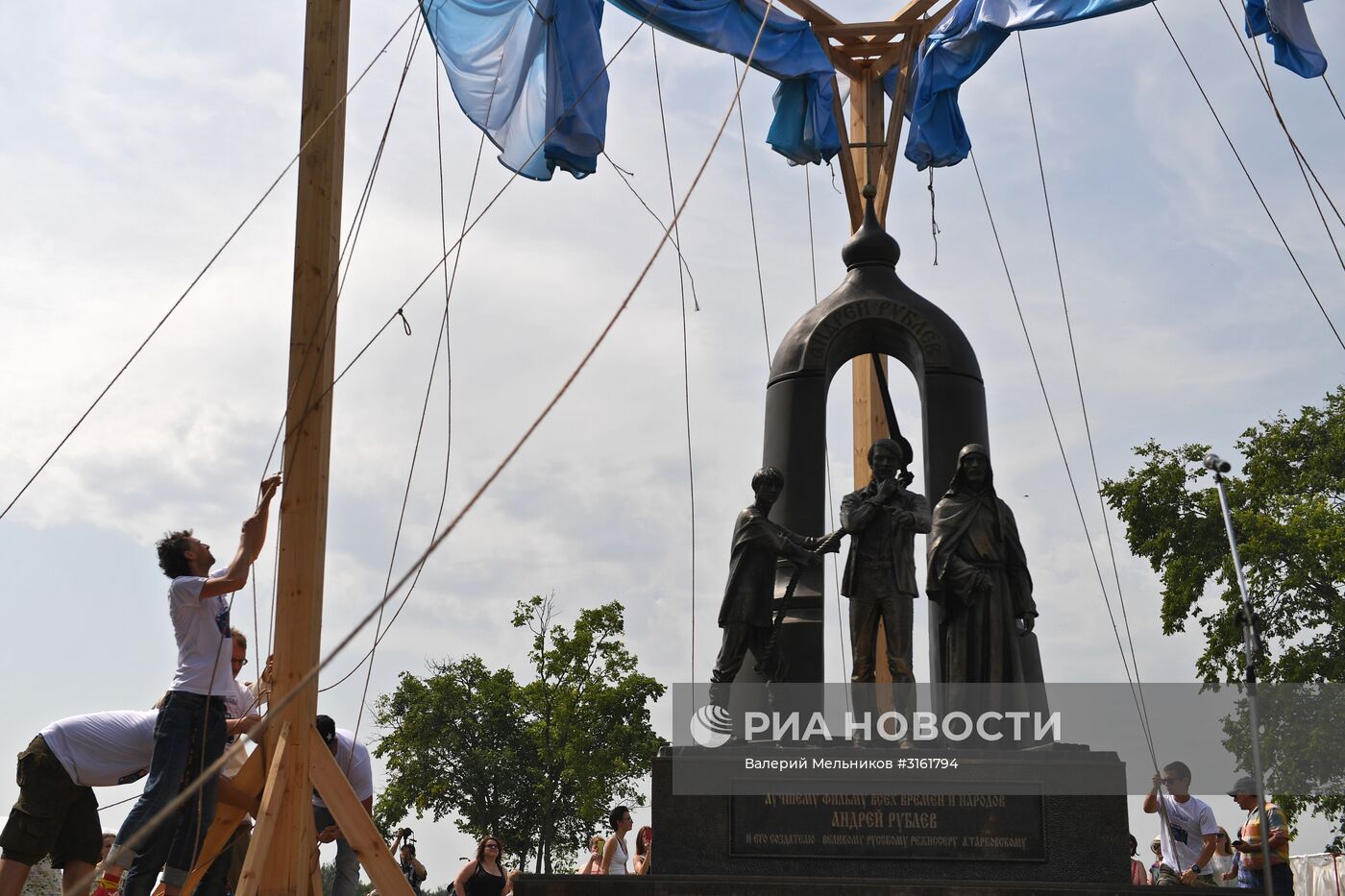 Открытие памятника А. Тарковскому в Суздале