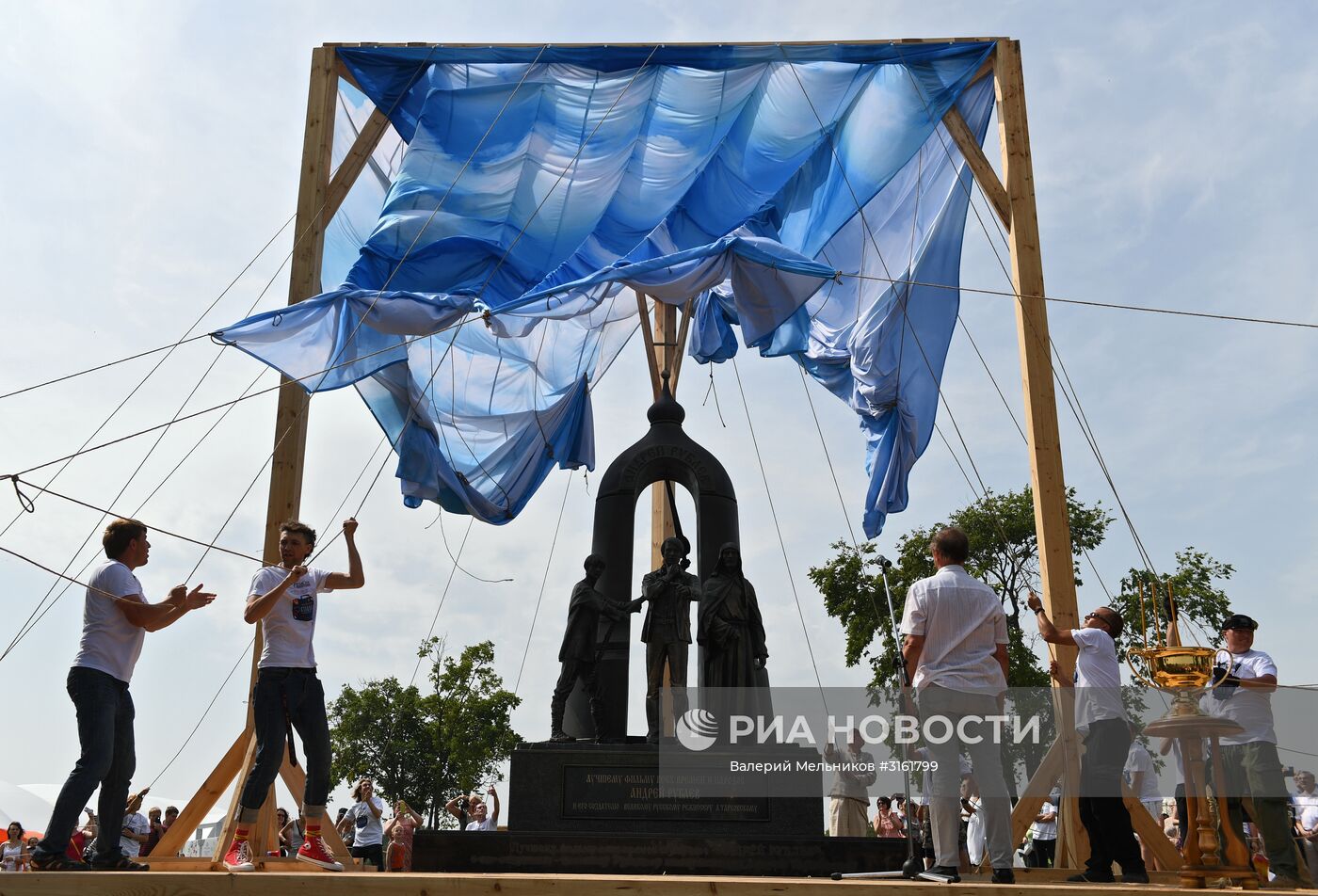 Открытие памятника А. Тарковскому в Суздале