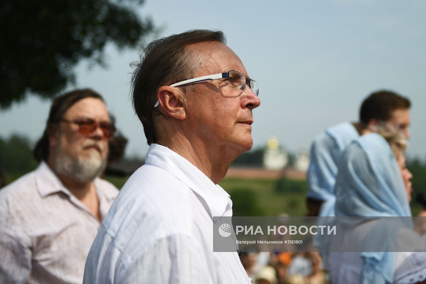 Открытие памятника А. Тарковскому в Суздале