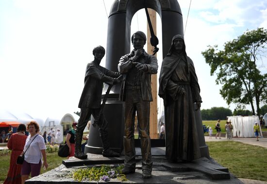 Открытие памятника А. Тарковскому в Суздале