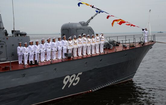 Празднование Дня ВМФ в городах России
