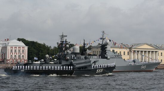 Празднование Дня ВМФ в Санкт-Петербурге