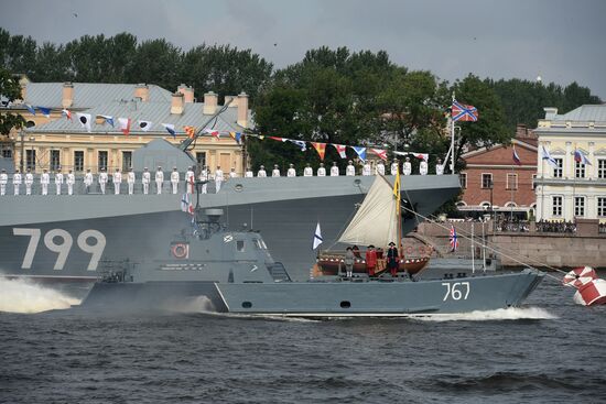 Празднование Дня ВМФ в Санкт-Петербурге