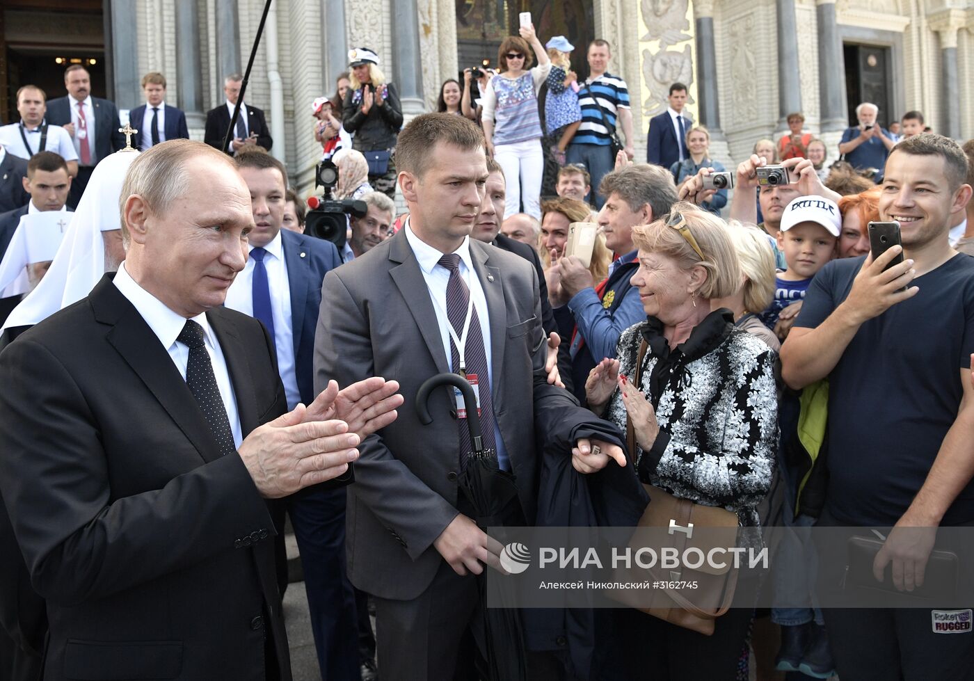 Президент РФ В. Путин принимает участие в торжествах по случаю Дня ВМФ РФ