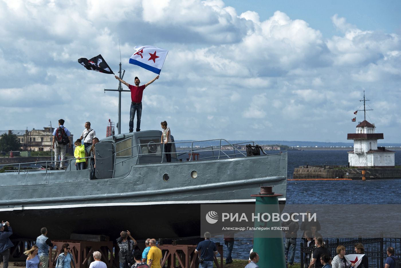 Празднование Дня ВМФ в городах России