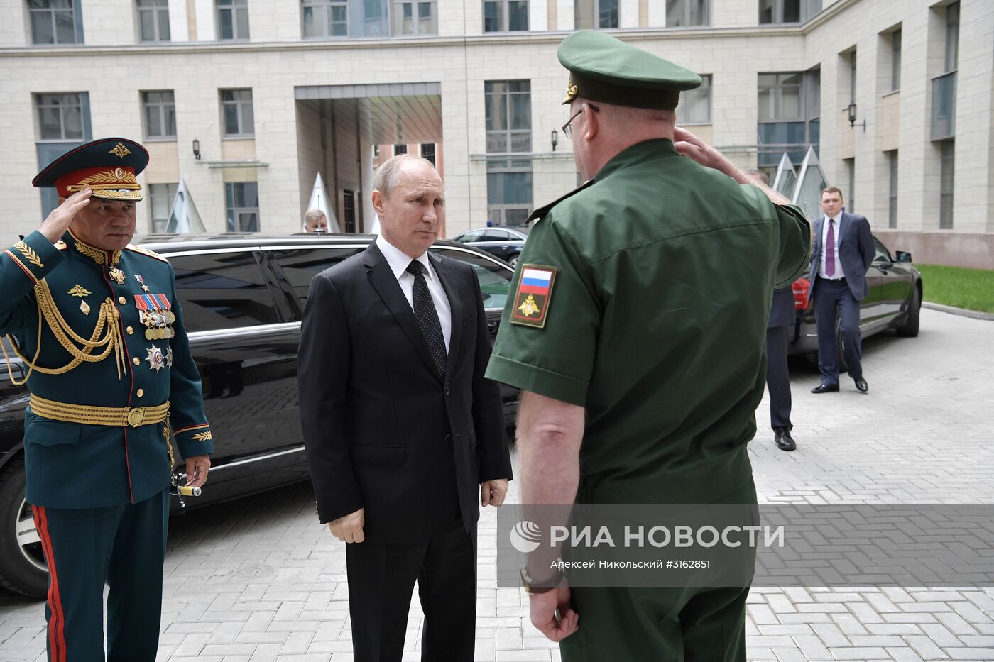 Президент РФ В. Путин принимает участие в торжествах по случаю Дня ВМФ РФ