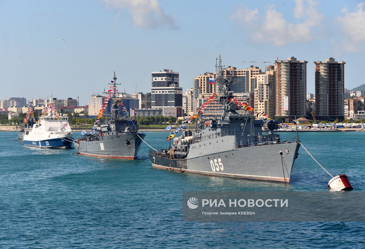 Празднование Дня ВМФ в городах России