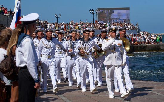 Празднование Дня ВМФ в городах России