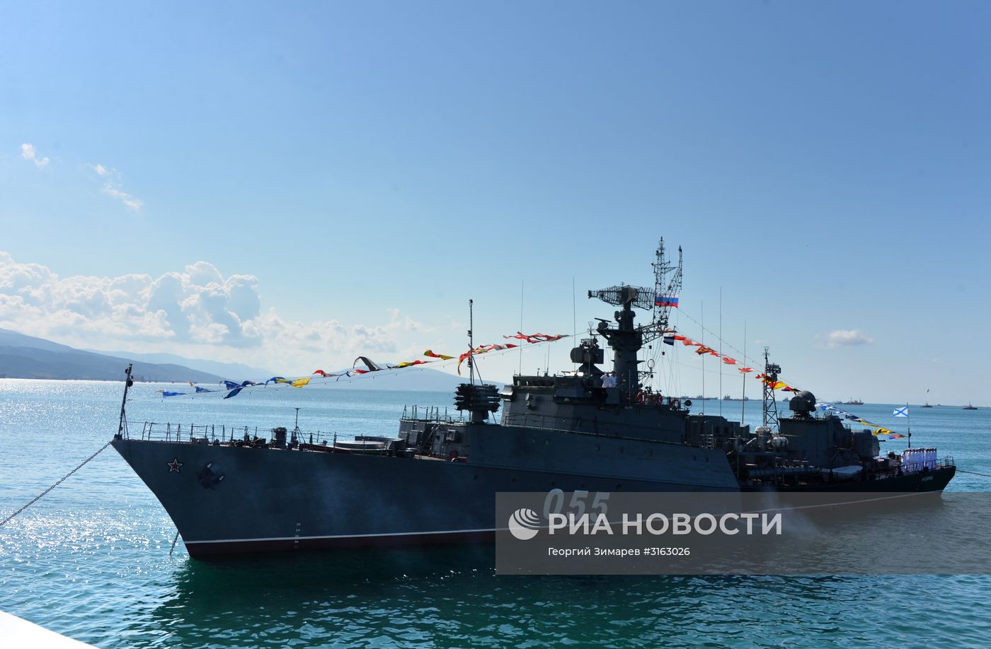 Празднование Дня ВМФ в городах России