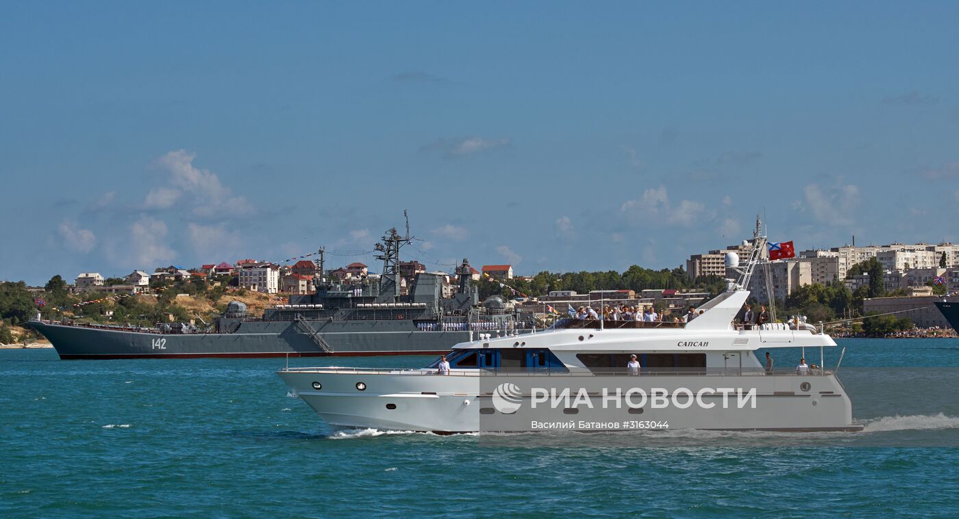Празднование Дня ВМФ в городах России