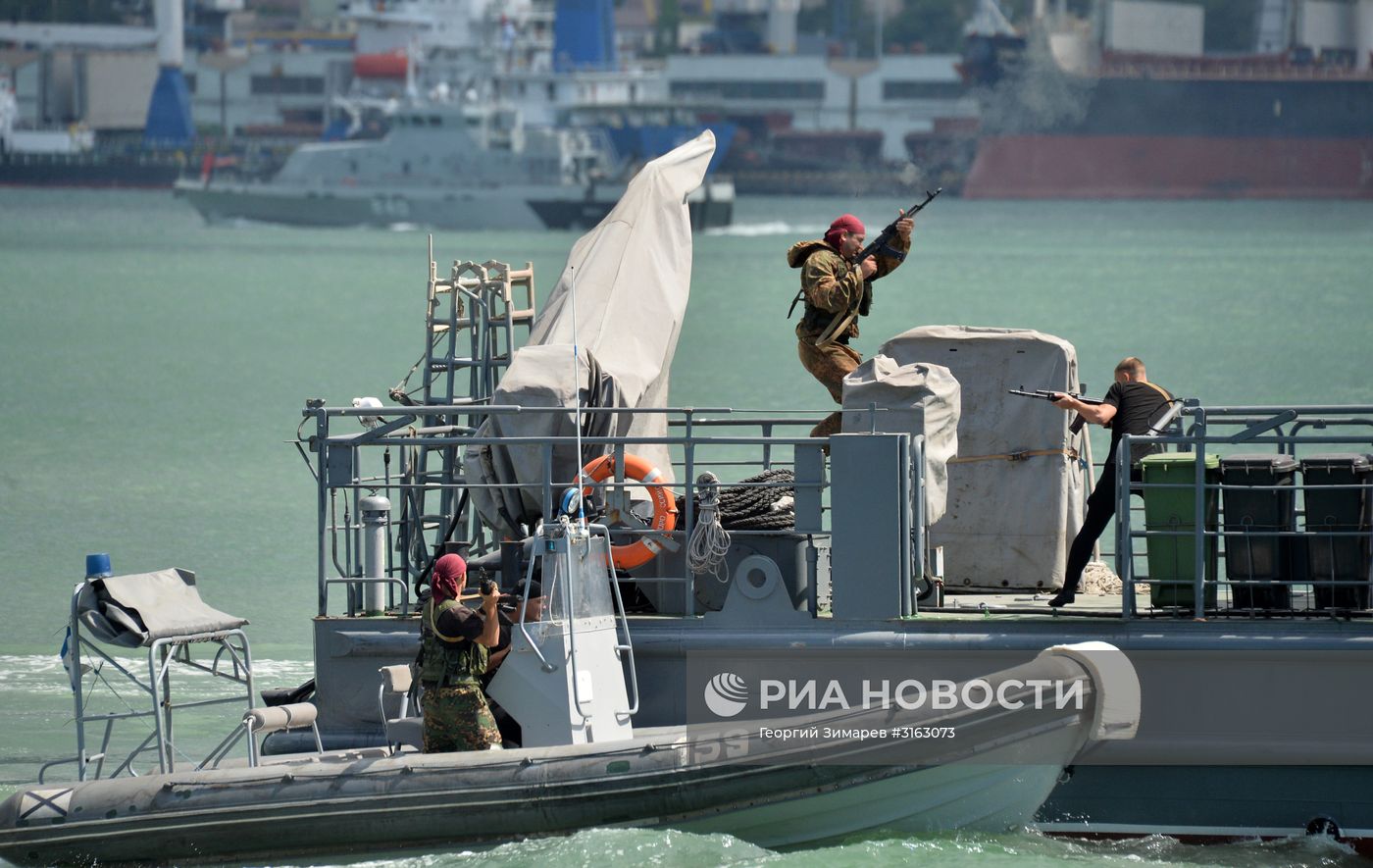 Празднование Дня ВМФ в городах России