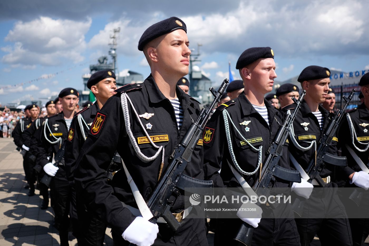 Празднование Дня ВМФ в городах России