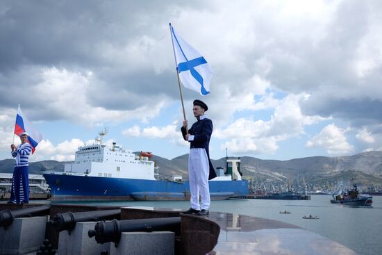 Празднование Дня ВМФ в городах России