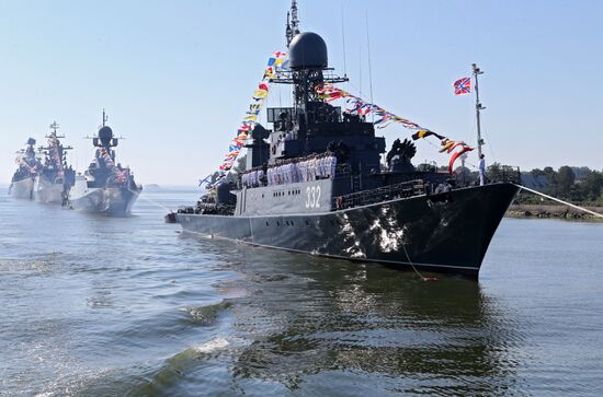 Празднование Дня ВМФ в городах России