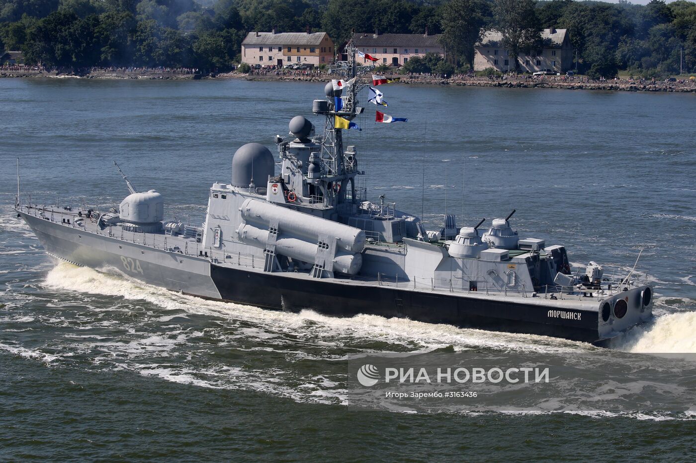 Празднование Дня ВМФ в городах России