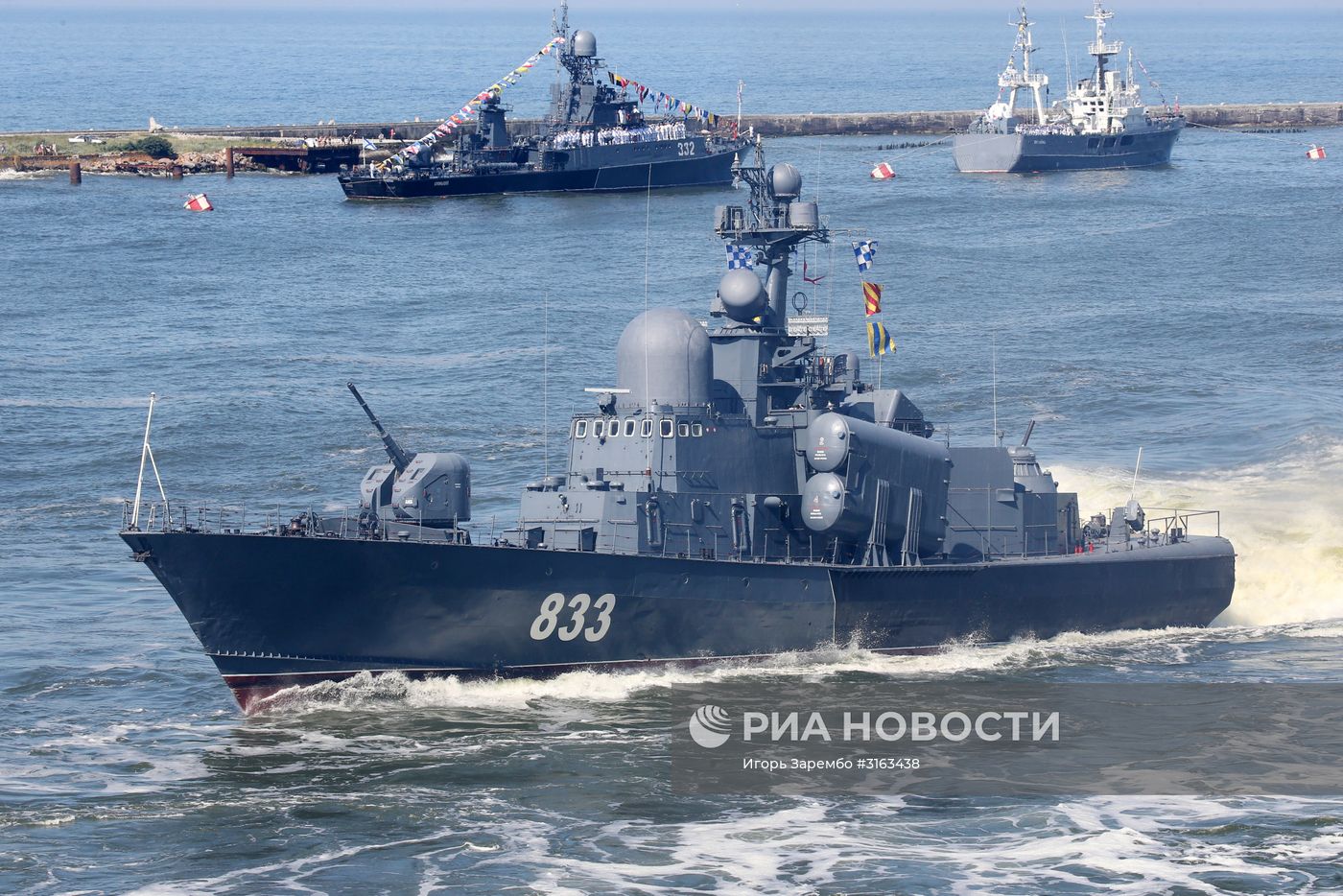 Празднование Дня ВМФ в городах России