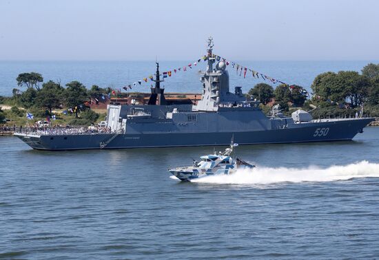 Празднование Дня ВМФ в городах России