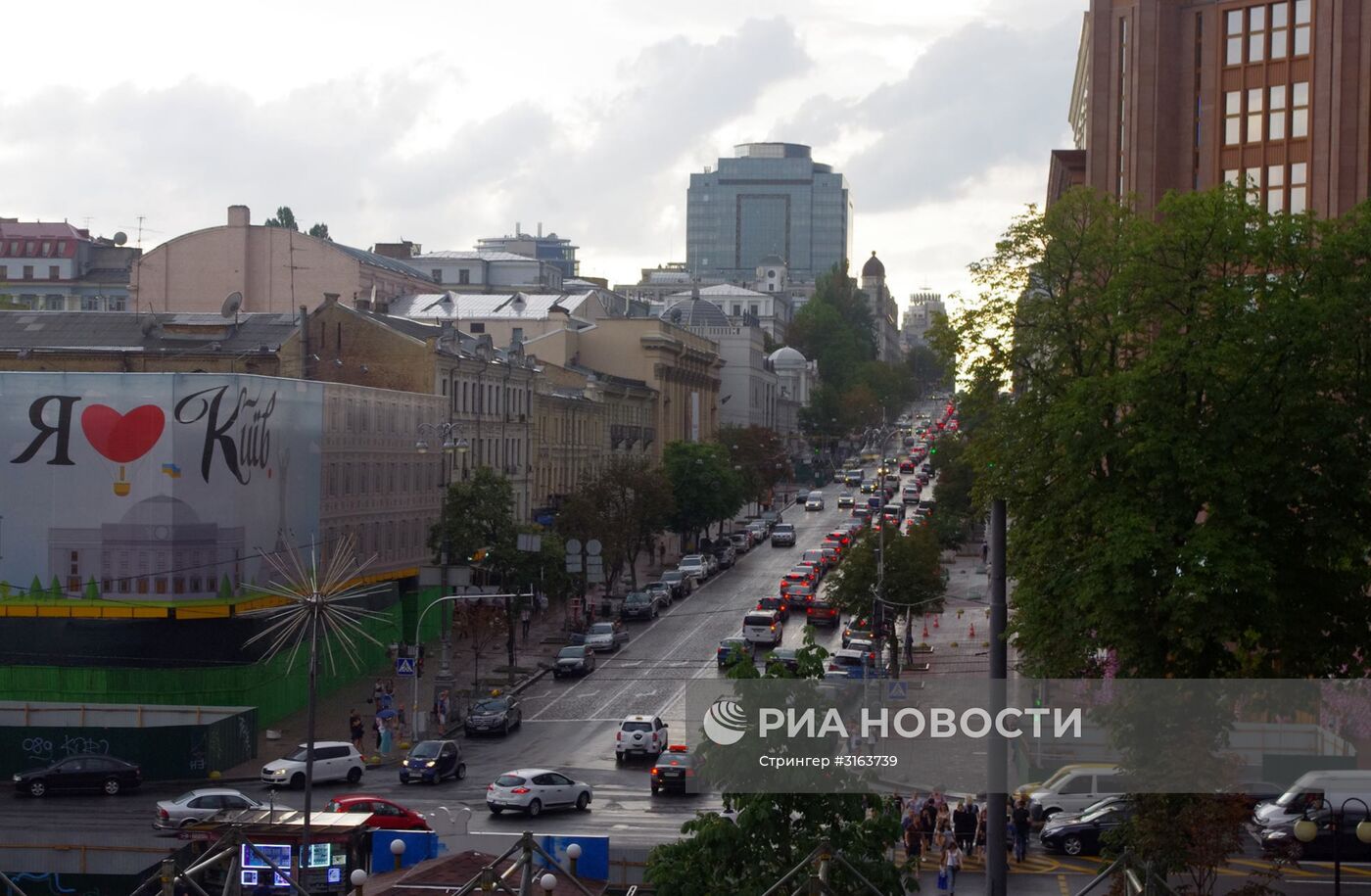 Автомобили на одной из улиц Киева