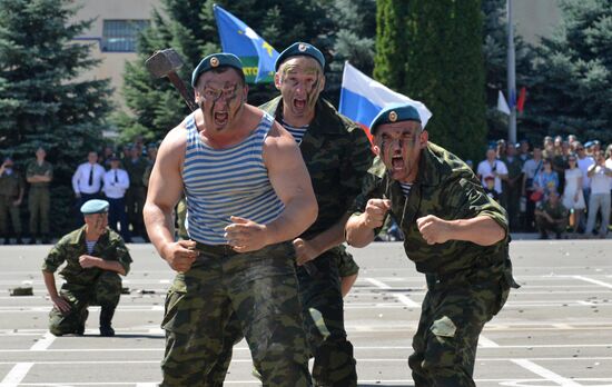 Празднование Дня ВДВ в городах России