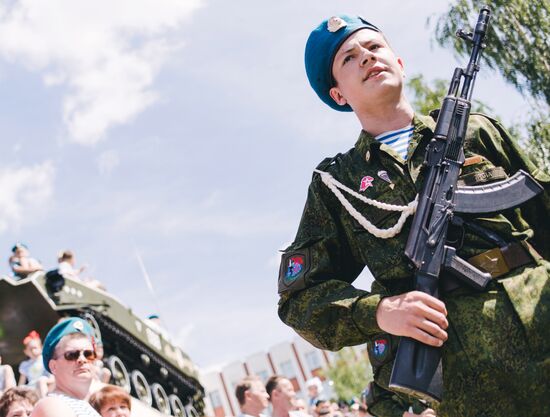 Празднование Дня ВДВ в городах России