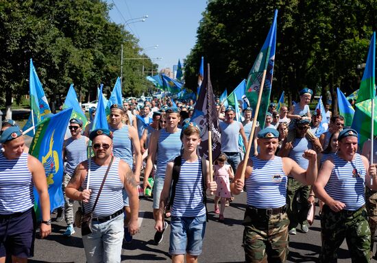 Празднование Дня ВДВ в городах России