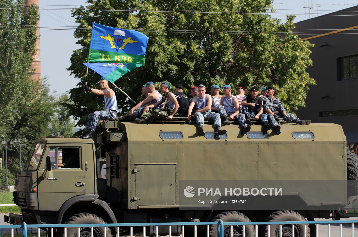 Празднование Дня ВДВ в Луганске