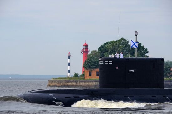 Генеральная репетиция военно-морского парада ко дню ВМФ в Кронштадте