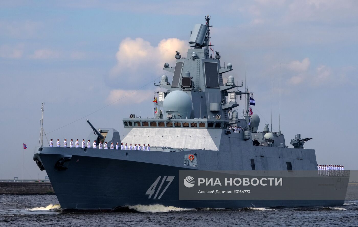 Генеральная репетиция военно-морского парада ко дню ВМФ в Кронштадте