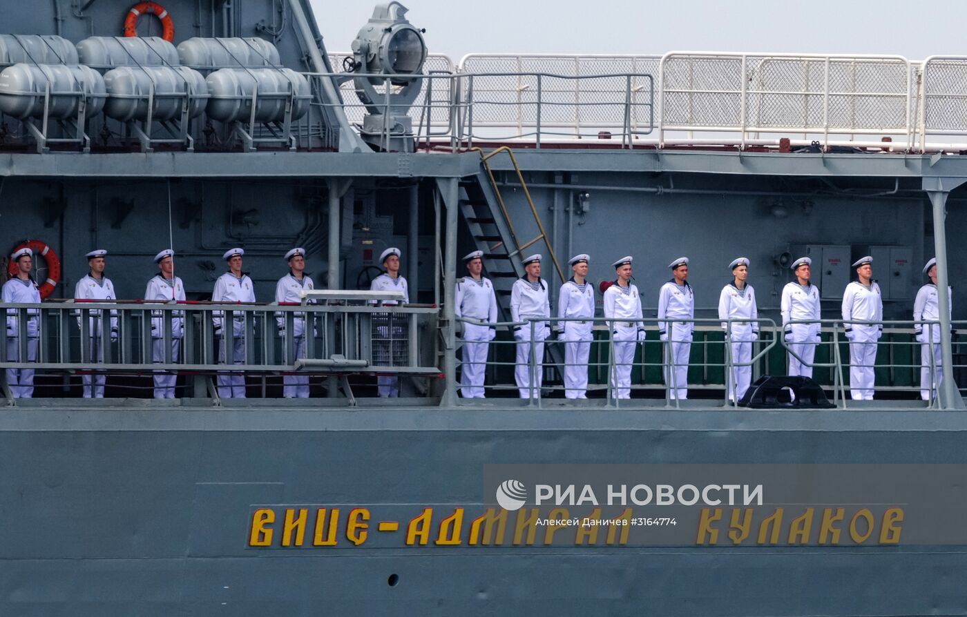 Генеральная репетиция военно-морского парада ко дню ВМФ в Кронштадте