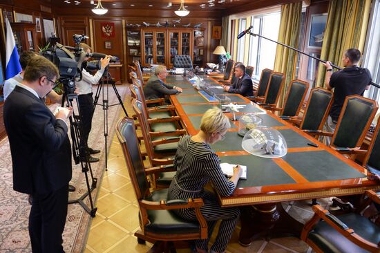 Встреча вице-премьера РФ Д. Рогозина и президента Приднестровья В. Красносельского