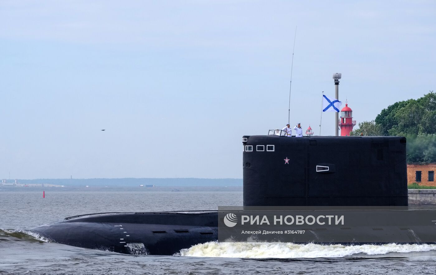 Генеральная репетиция военно-морского парада ко дню ВМФ в Кронштадте