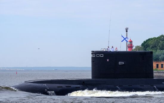 Генеральная репетиция военно-морского парада ко дню ВМФ в Кронштадте