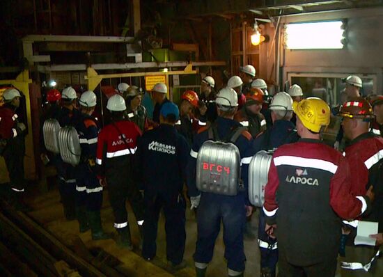 На поверхность из рудника "Мир" в Якутии подняли 142 шахтера