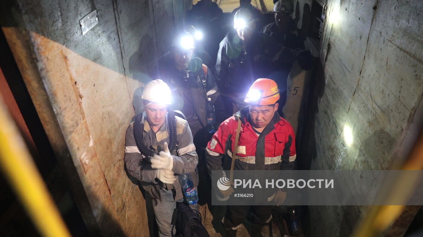 В Якутии продолжается спасательная операция на руднике "Мир"