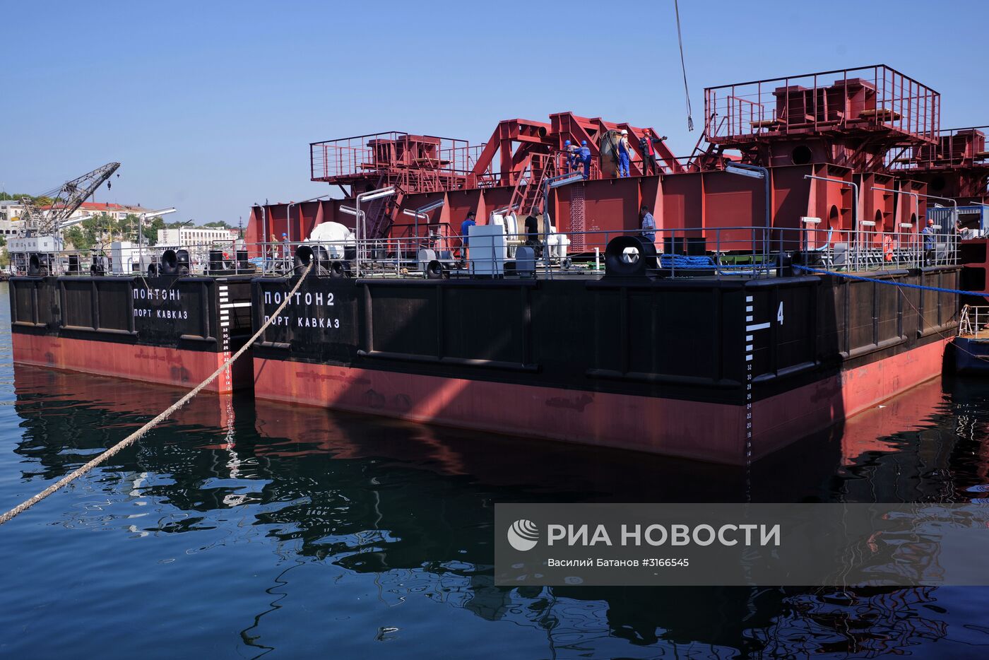 Завершено строительство плавсистемы для доставки арок Крымского моста