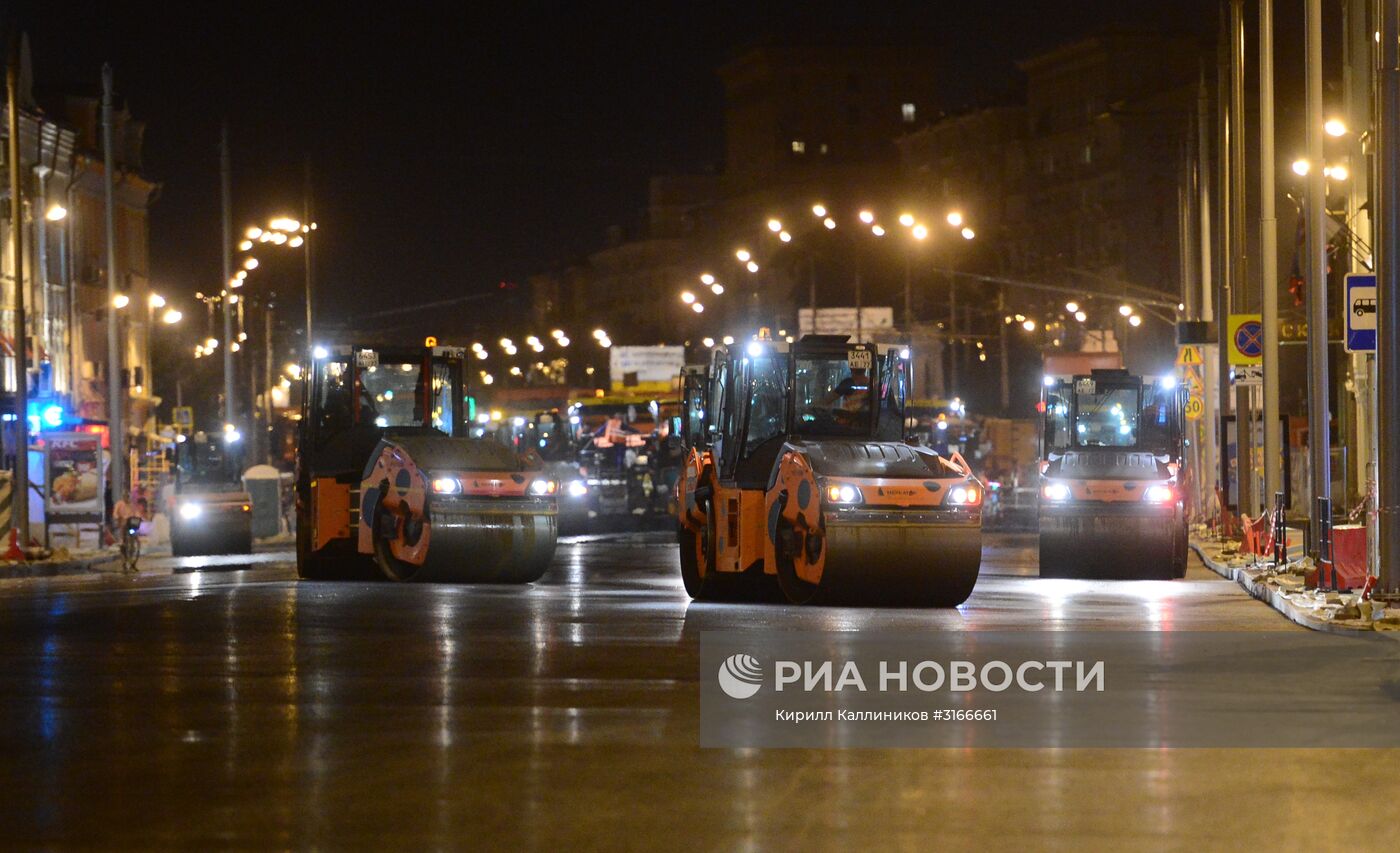 Укладка асфальта на Тверской улице