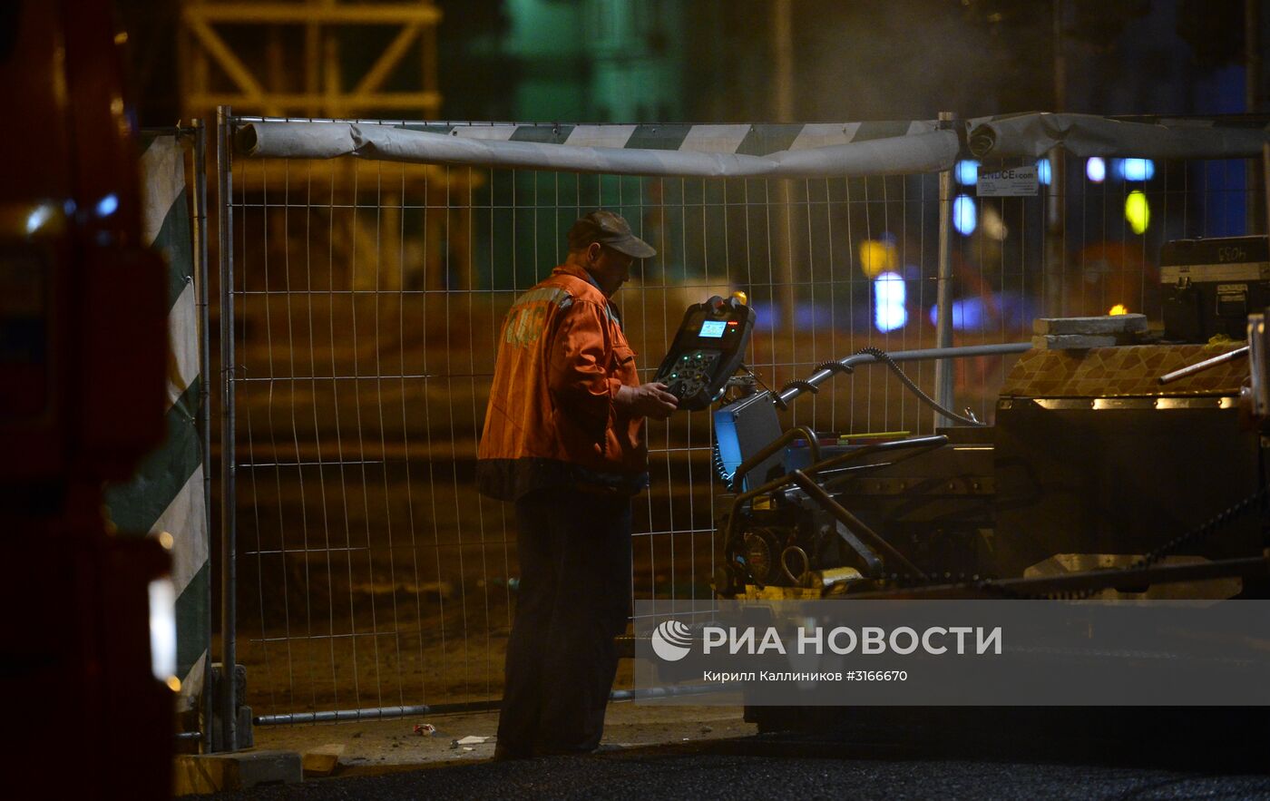 Укладка асфальта на Тверской улице