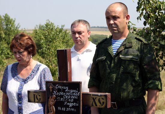 Траурная церемония, посвященная гибели фотокорреспондента Андрея Стенина, в Донецкой области