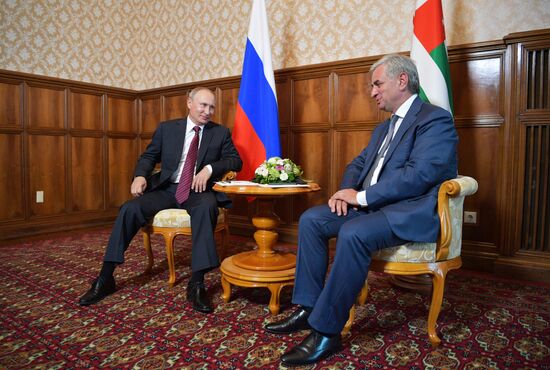 Рабочая поездка президента РФ В. Путина в Абхазию