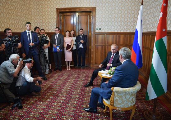 Рабочая поездка президента РФ В. Путина в Абхазию