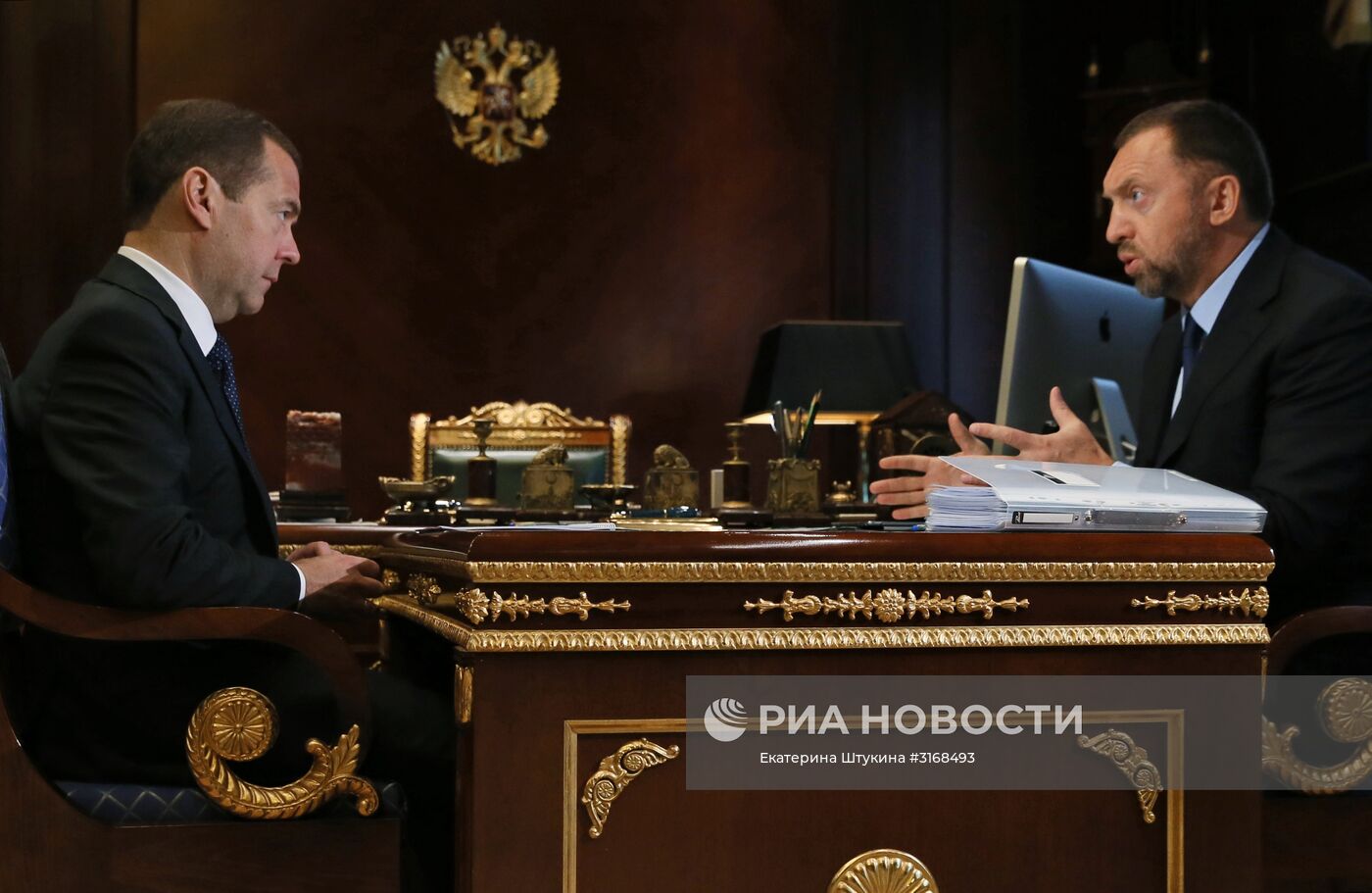 Премьер-министр РФ Д. Медведев встретился с главой "РУСАЛа" О. Дерипаской