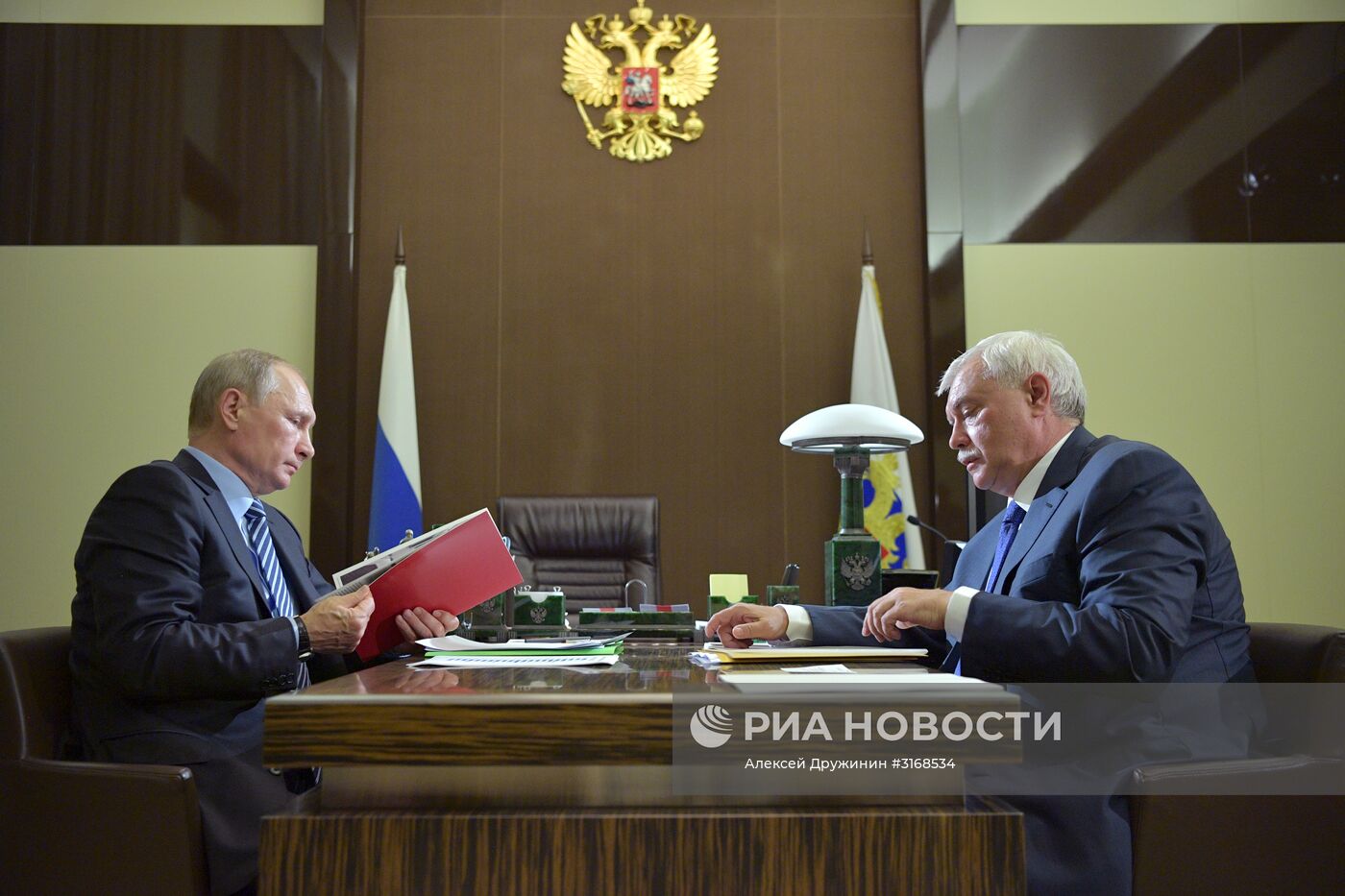 Рабочая встреча президента РФ В. Путина с губернатором Санкт-Петербурга Г. Полтавченко
