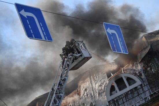 Пожар в торговом центре "Атом" на Таганской площади